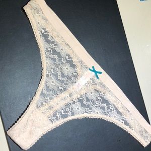 XL NWOT flesh tone lace thong panties w/ teal bow